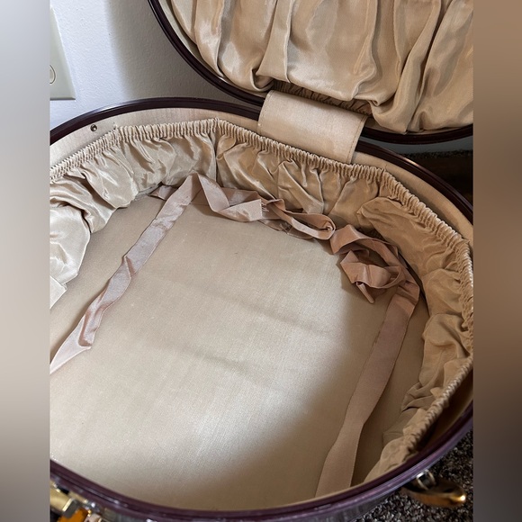 Vintage Samsonite Faux Alligator
Train Hat Box Style 4120 with key - Picture 7 of 10